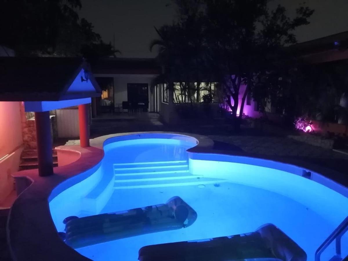 Espacio Creado Para 3 Personas Con Piscina Mérida Exteriér fotografie